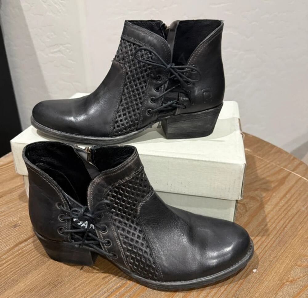 ROAN BED|STU Antonia Black Laser Cut Leather Ankle Boots Boho Western 8 Cowgirl
